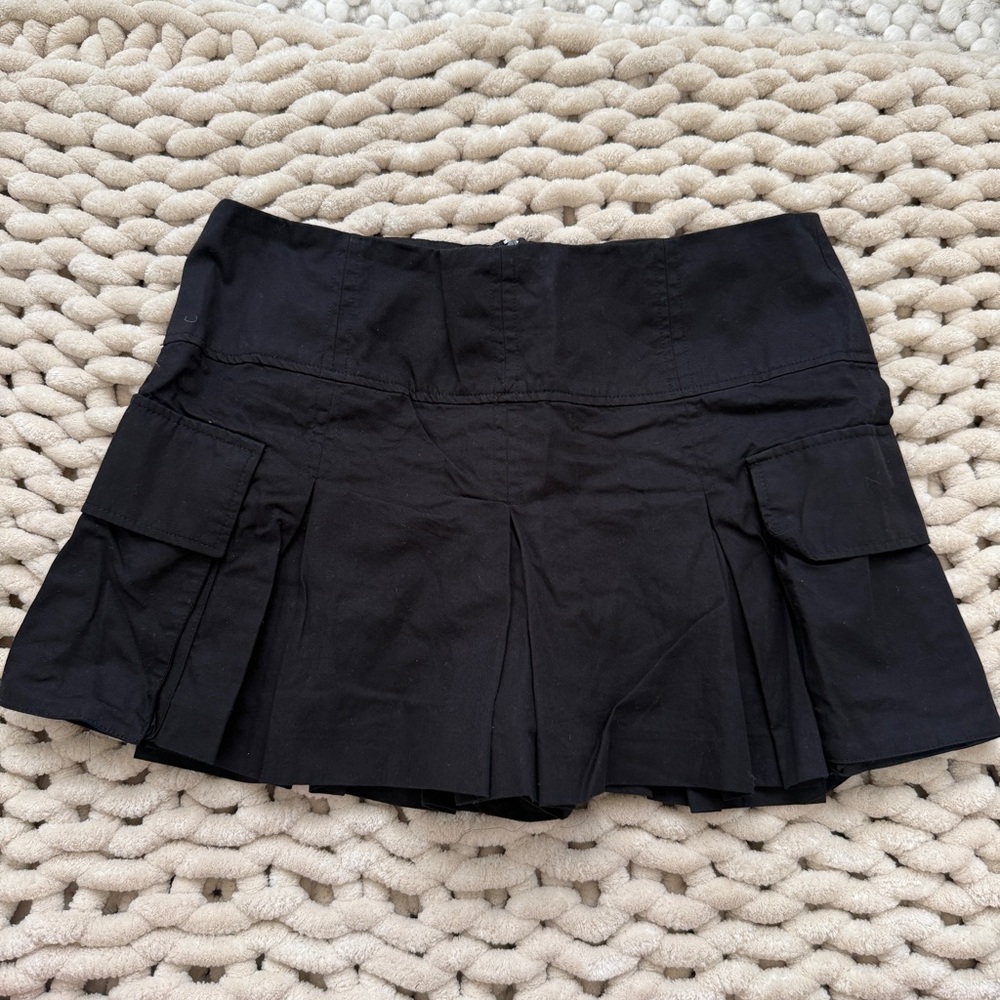 Zara Black Pleated Skirt with Pockets